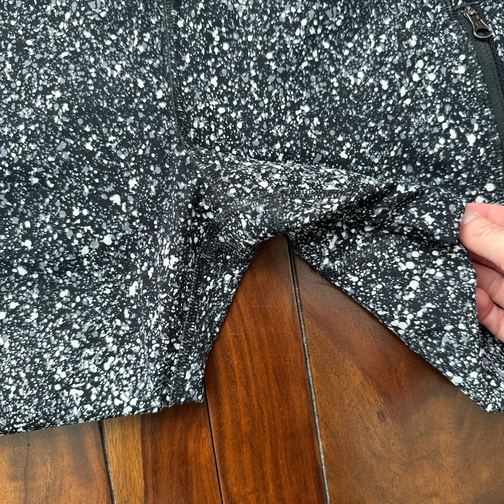 Lululemon Athleta Sequin Black/White Cropped Legging 10 - Picture 9 of 10